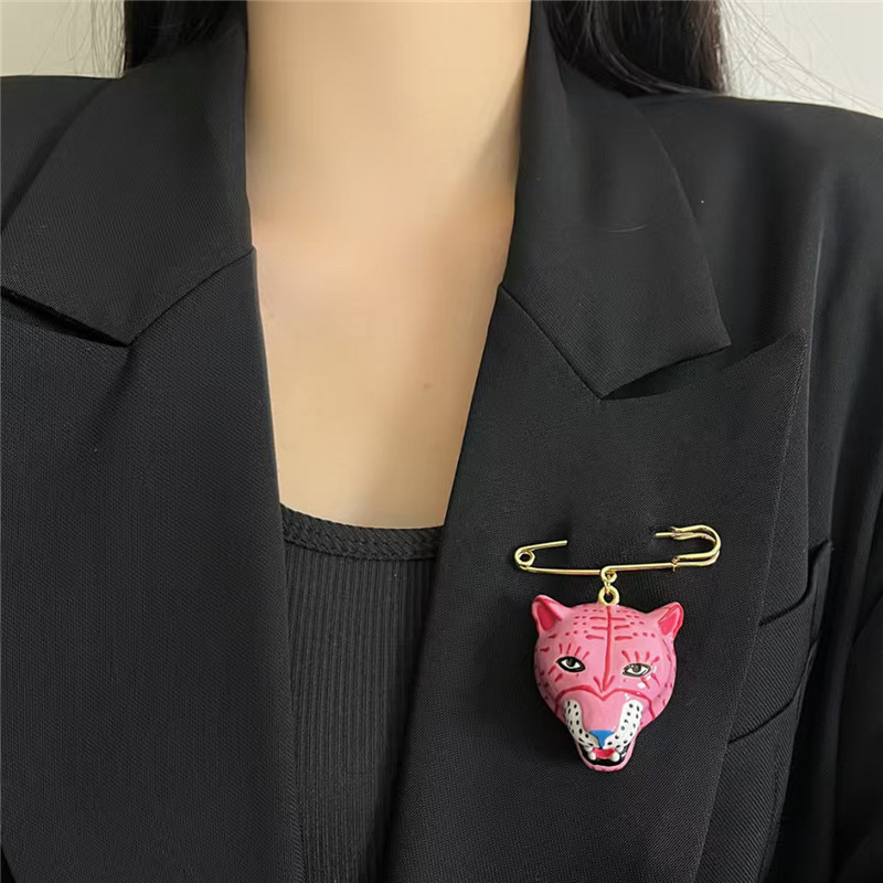 Elegant Enamel Tiger Brooch Pi - Women'S Accessories For Formal Wear recension och pris
