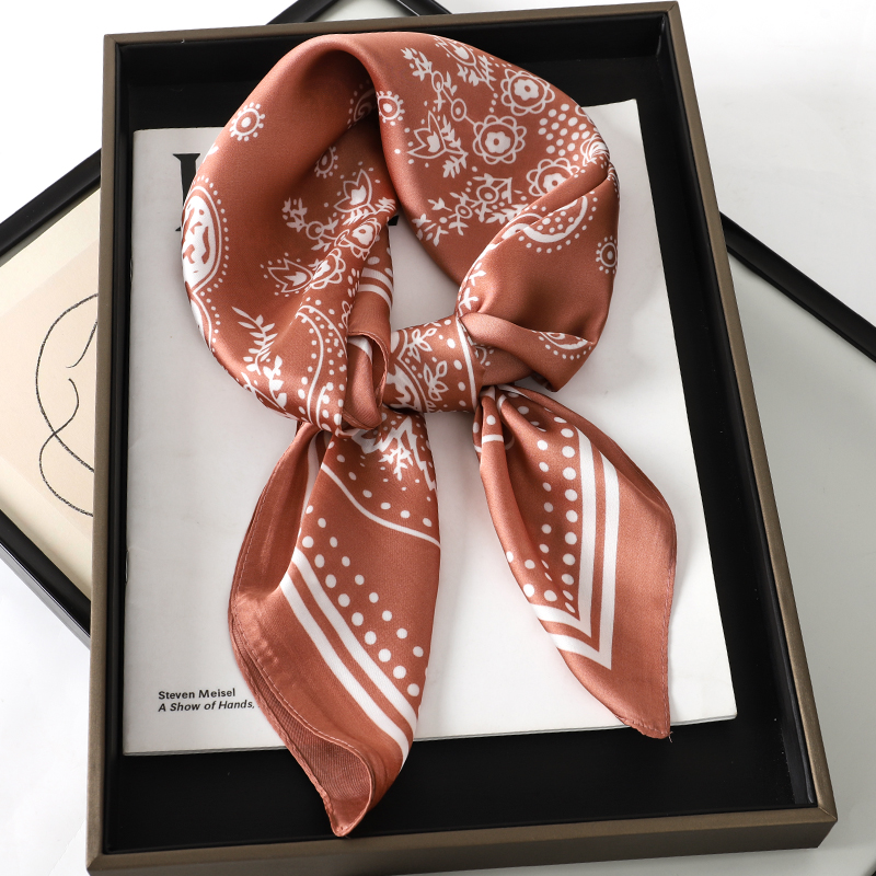 Luxury Brand Silk Square Paisl - Women Accessories Brands recension och pris